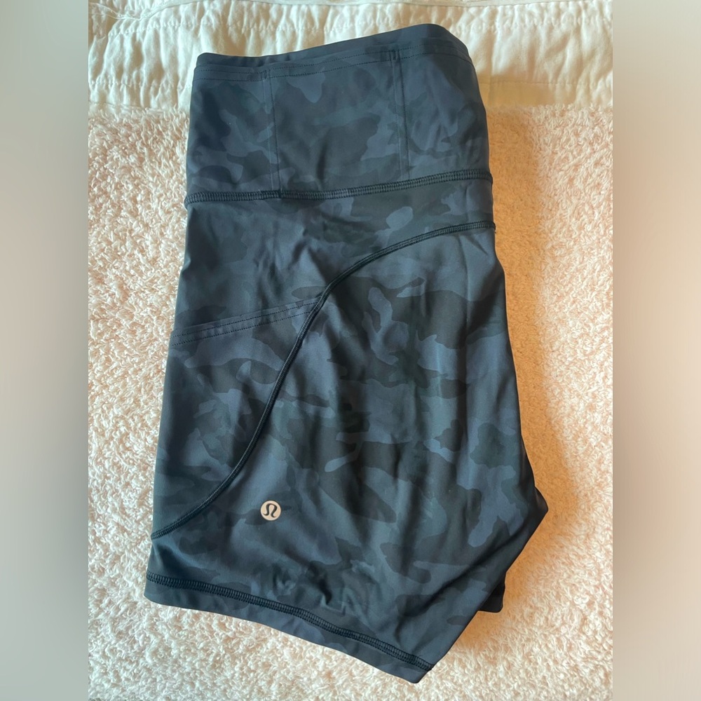 LULU LEMON- wunder train high rise 6inch short with pockets